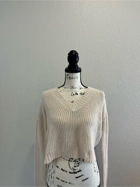 Tilly's Cream V-Neck Cropped Knit Sweater